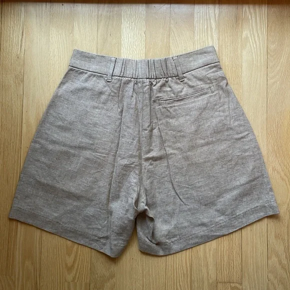 Extra High-Waisted Taylor Linen-Blend Trouser Shorts -- 5-inch inseam - Picture 3 of 5